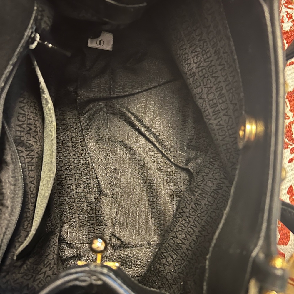 Authentic Vintage Gianni Versace blk leather bag with gold hardware - Picture 6 of 11